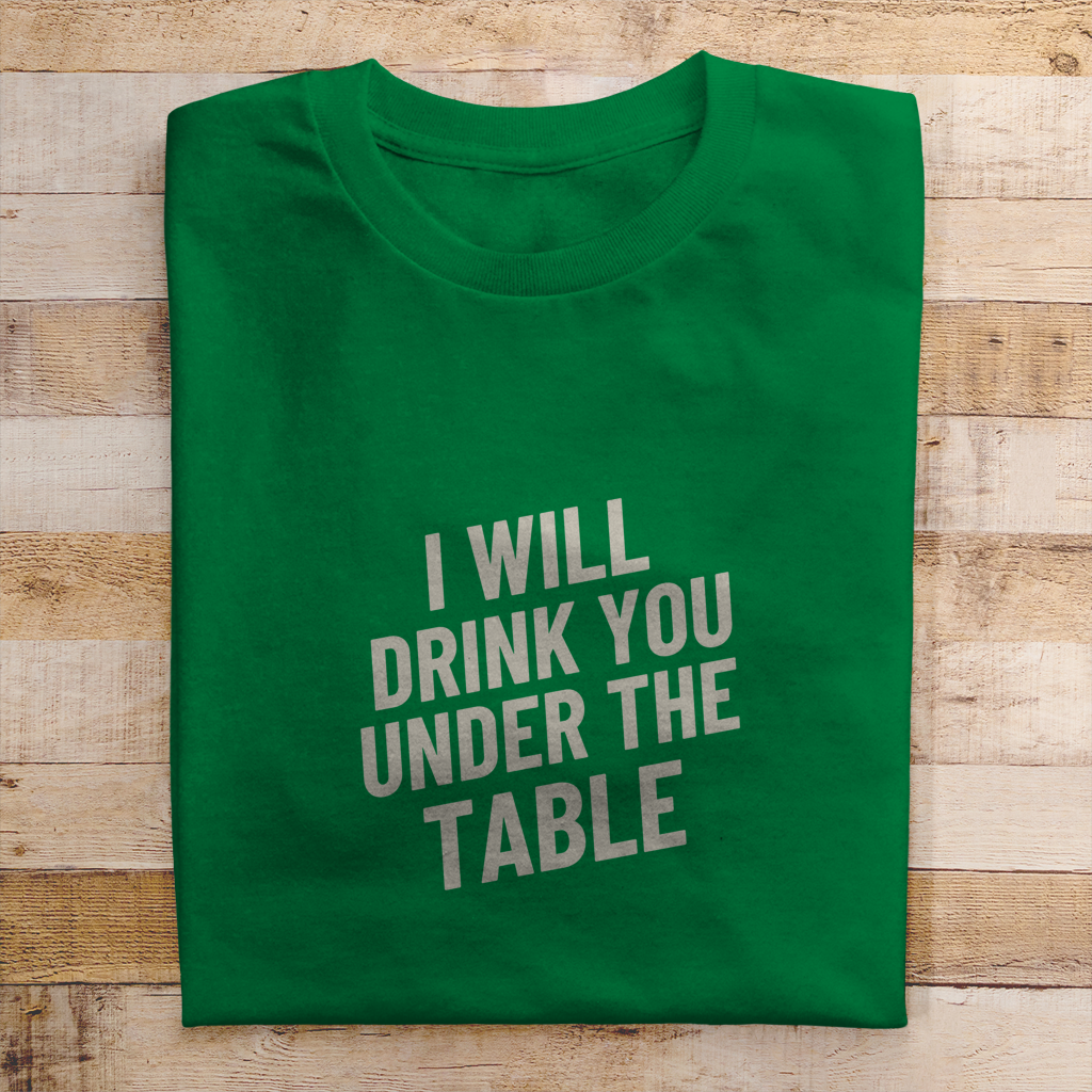 Herren T-Shirt drink ander the table