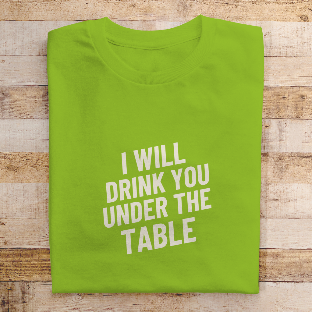 Herren T-Shirt drink ander the table